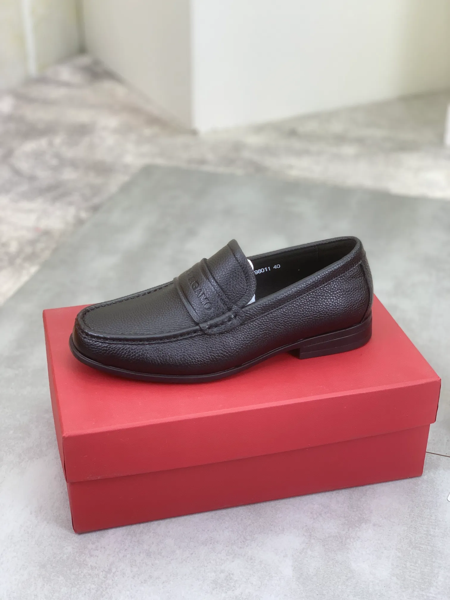 Men's Men's Shoes 💰P460💰[New Style] Water-dyed Niuli 🆘[Salvatore Ferragamo] Ferragamo's latest casual business leather shoes for men! Available at counters simultaneously! The fabric is made of specially imported original calfskin, and the interior is made of imported water-dyed cowhide. It is absolutely luxurious and leads the fashion trend. Matching code: 38-45; 3⃣️ colors available